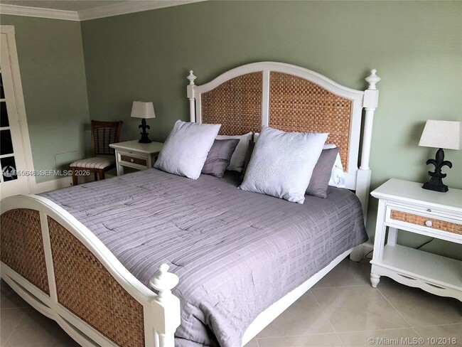 Building Photo - 6471 Bay Club Dr