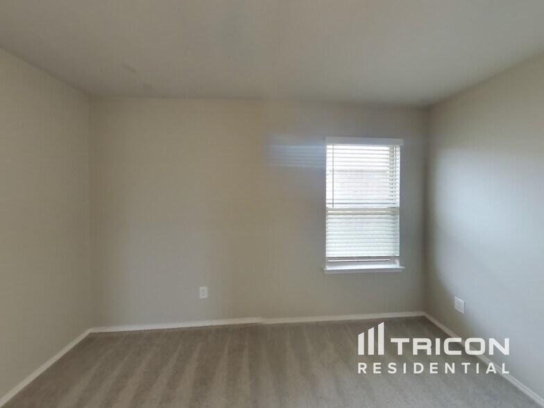 Building Photo - 2321 Triston St