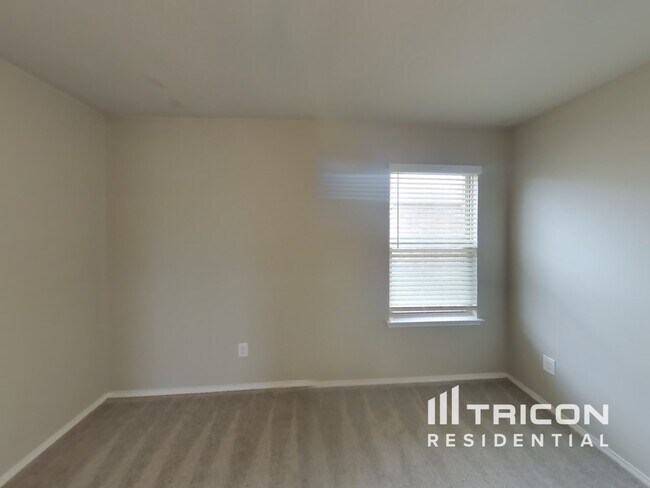Building Photo - 2321 Triston St