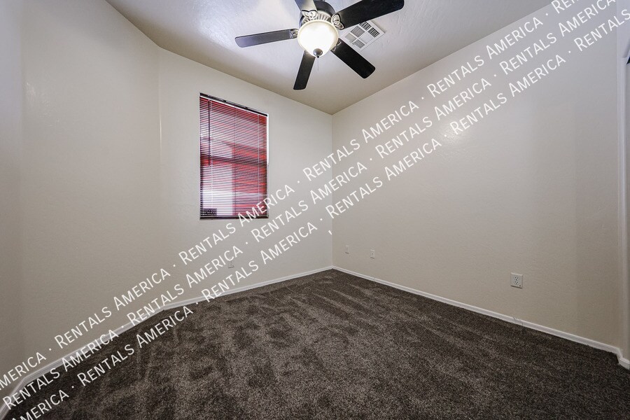 Building Photo - 528 W Mountain Sage Dr