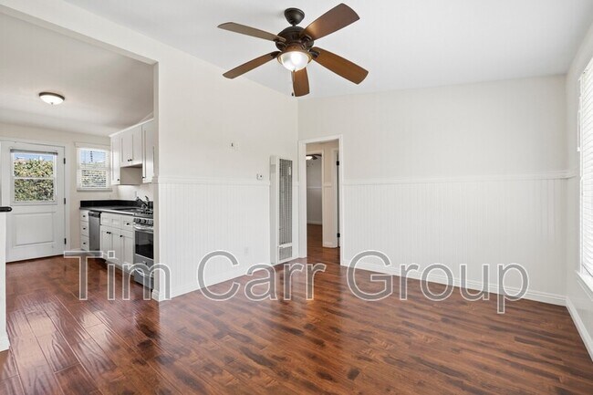 Building Photo - 235 E 18th St