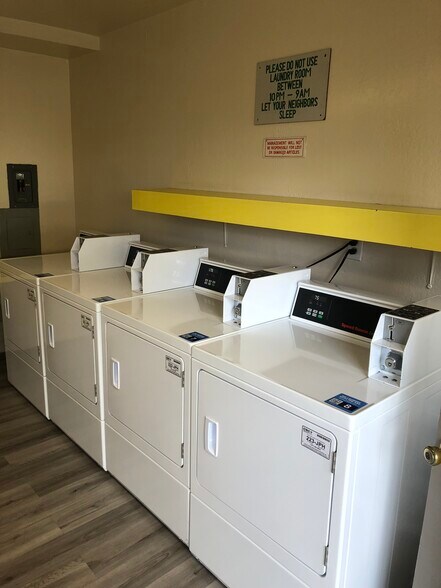 Building Photo - 100 Kinross Dr