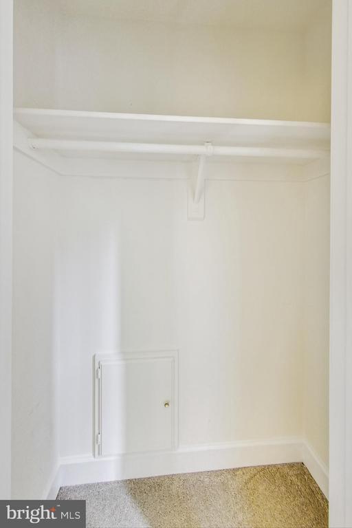 Building Photo - 6104 Cool Spring Terrace S