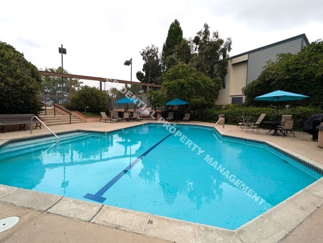 Building Photo - 8850 Villa La Jolla Dr