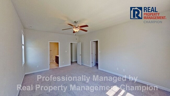 Building Photo - Beautiful Townhome with Open Floorplan and Covered Patio