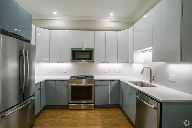 Building Photo - 464 Sumner St