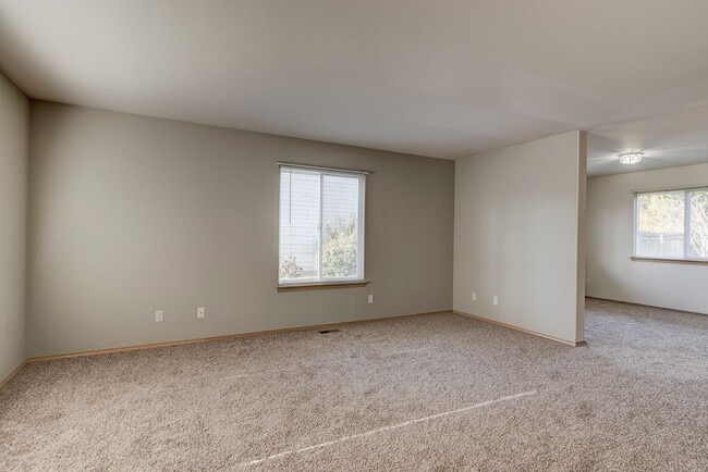 Building Photo - 3 Bedroom in Shannon Forest