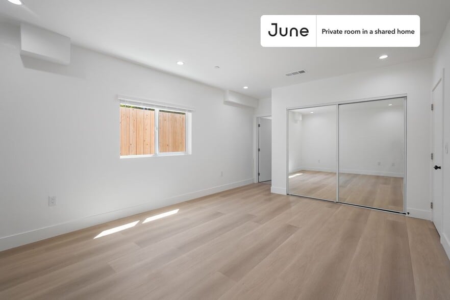 Building Photo - Room in Shared 3 bed/2 bath home in Hollywood