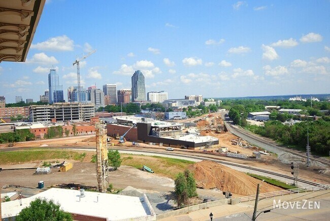 Building Photo - 710 Independence Pl