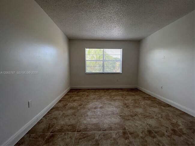 Building Photo - 4334 NW 9th Ave