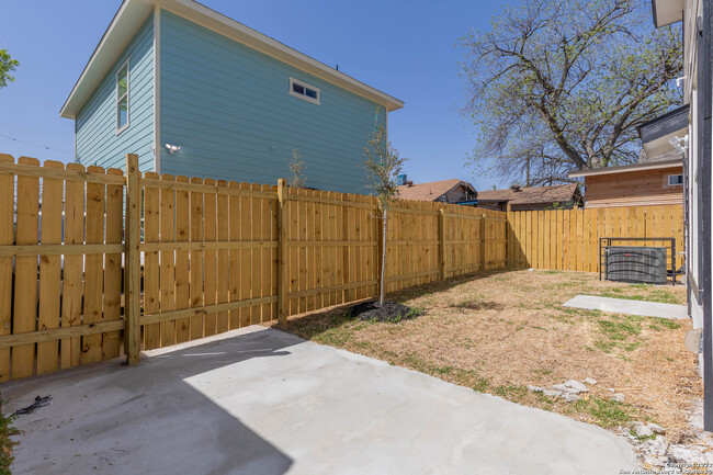 Building Photo - 310 Gabriel-
