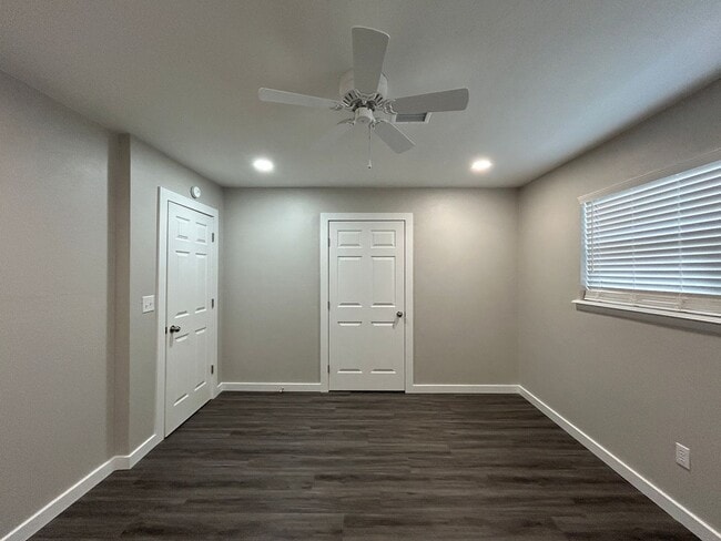 Building Photo - Minutes from Downtown Rogers – 2 Bed Apartment for Rent