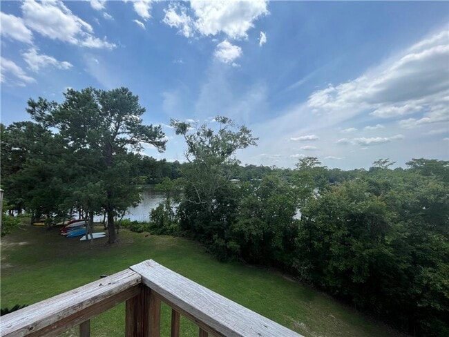 Building Photo - 332 Riverbend Dr