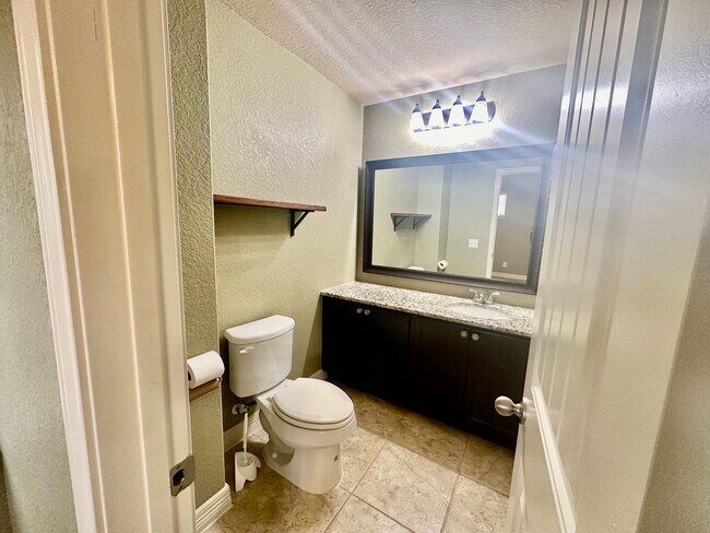 Building Photo - 1010 Bar Z Ranch