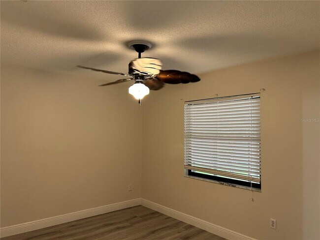 Building Photo - 484 E Maine Ave