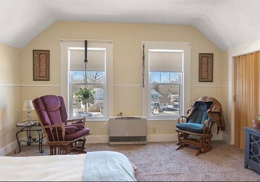 Building Photo - 87 School St