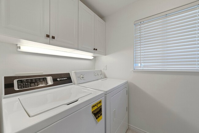 Building Photo - 4825 Sucia Dr