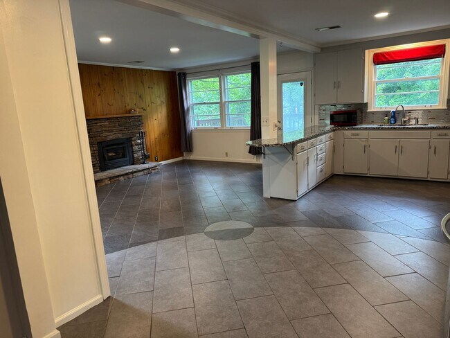Building Photo - Updated 3BR/2BA home in South Nashville!