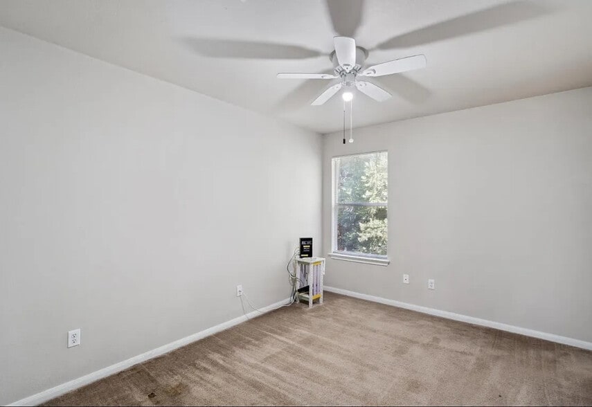 Building Photo - Room in House on Narrow Glen Pkwy