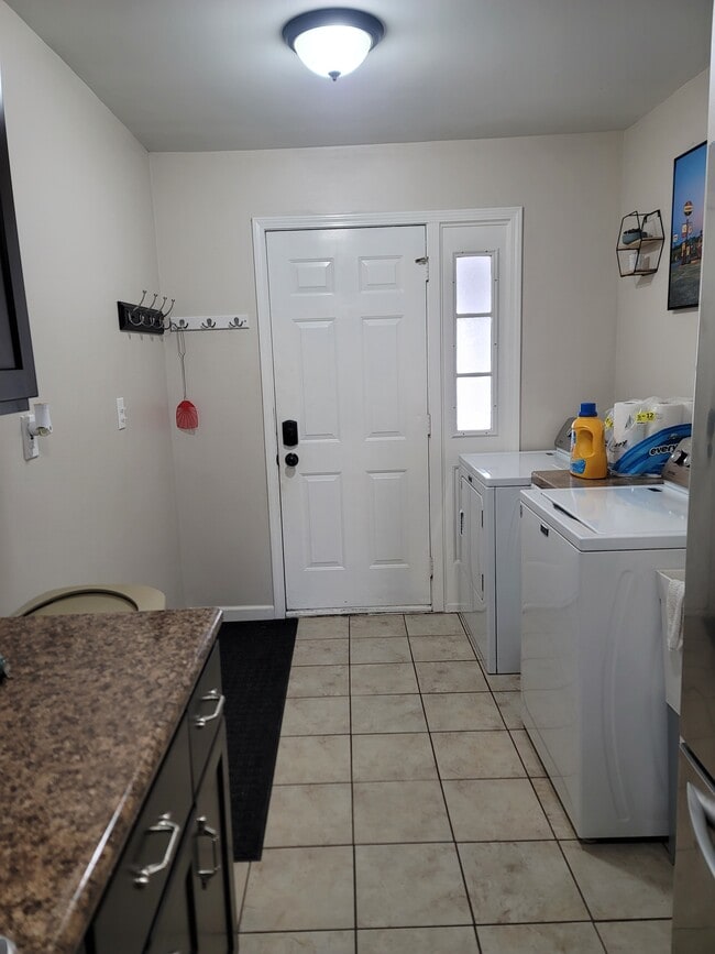 Building Photo - 4012 E 27th St