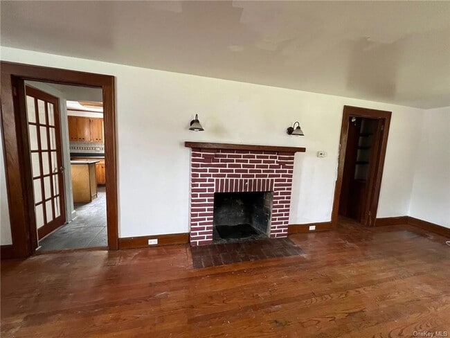 Building Photo - 123 Monhagen Ave