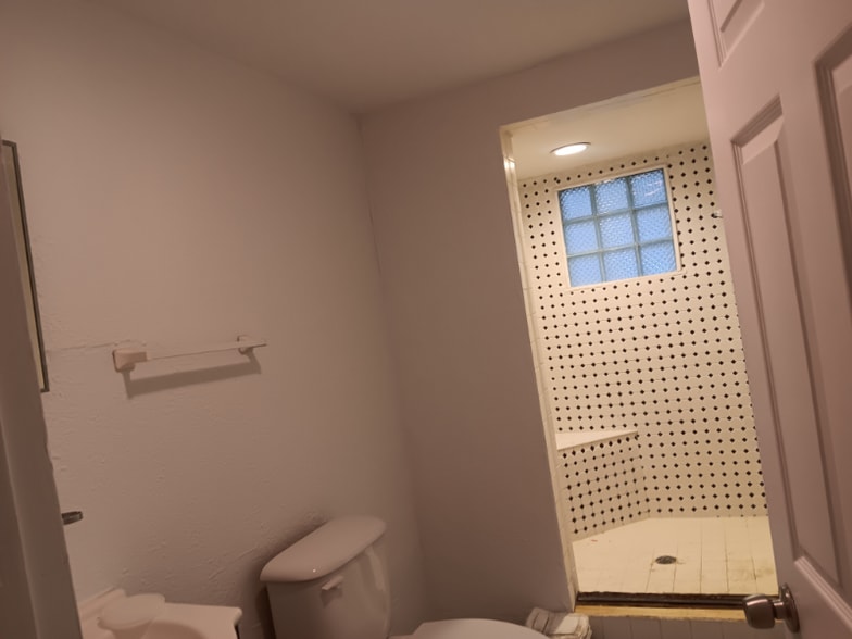 Building Photo - 1120 Northshore Dr