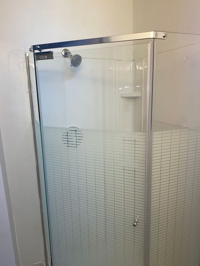 Building Photo - Hickory -Multi Unit