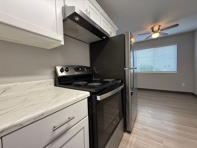 Building Photo - Spring Into Your New Apartment! - Get 1st Month Rent Free