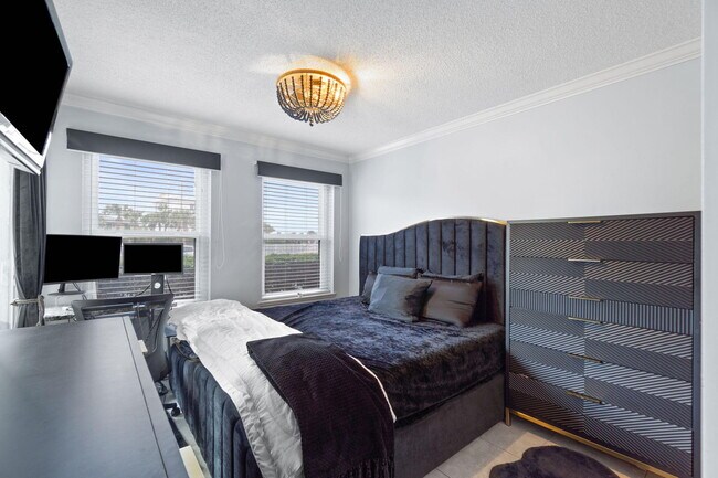 Building Photo - 300 Gulf Shore Dr