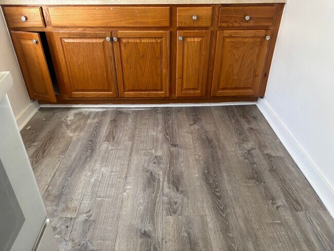 Building Photo - 4745 Lind St