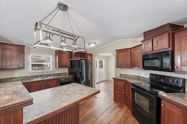 Building Photo - 21864 Russell Dr