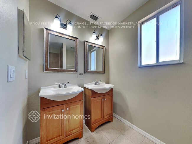 Building Photo - 3313 Manor Cove Cir