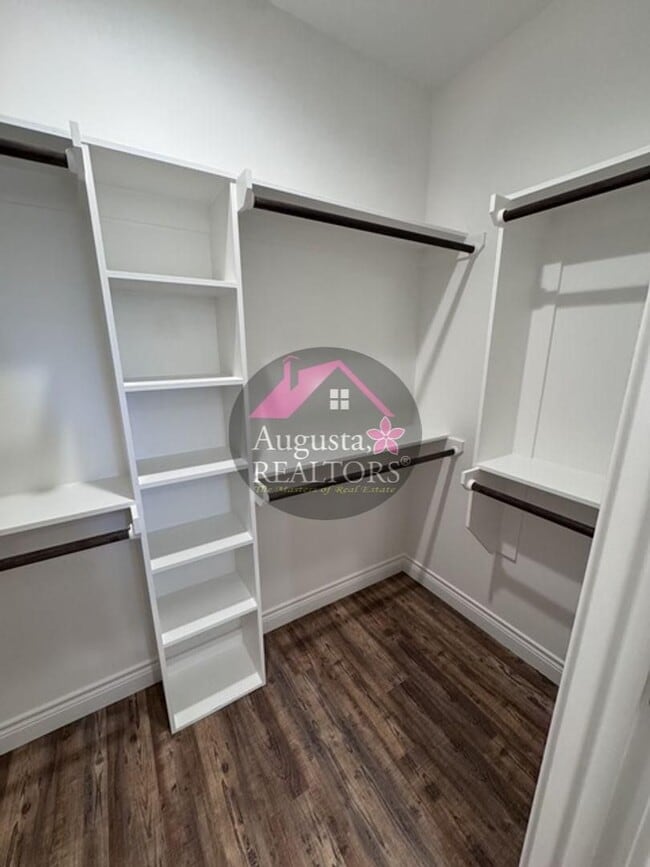 Building Photo - Sawdust Duplex