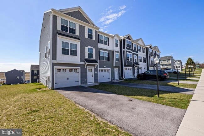 Building Photo - 26 HEATH Cir