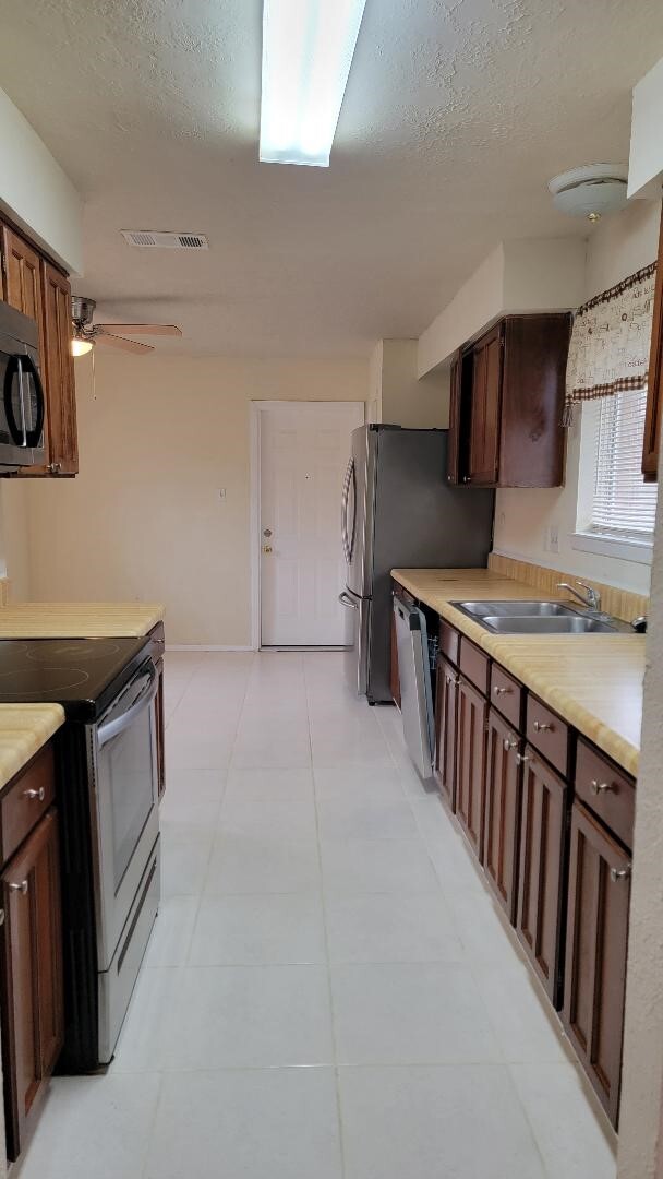 Building Photo - 3319 Boxelder Dr