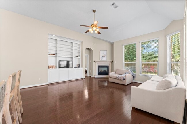 Building Photo - 16131 Woodbend Trail Dr