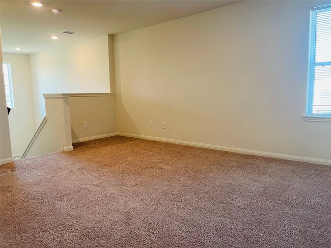 Building Photo - 11042 Hillside Creek Dr