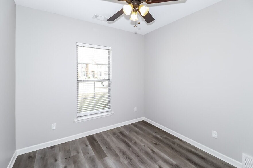 Building Photo - 45 Green Hills Dr