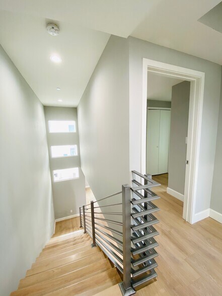 Building Photo - 855 N McCadden Pl
