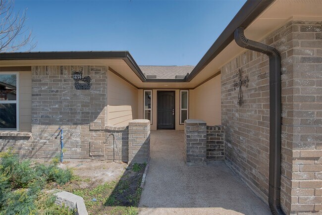 Building Photo - 13235 Rampchester Ln