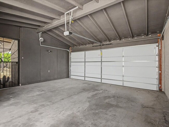 Building Photo - ALL UTILITIES, WIFI AND FURNITURE INCLUDED!! Beautiful Fully Furnished Home with Upgrades & Commu...