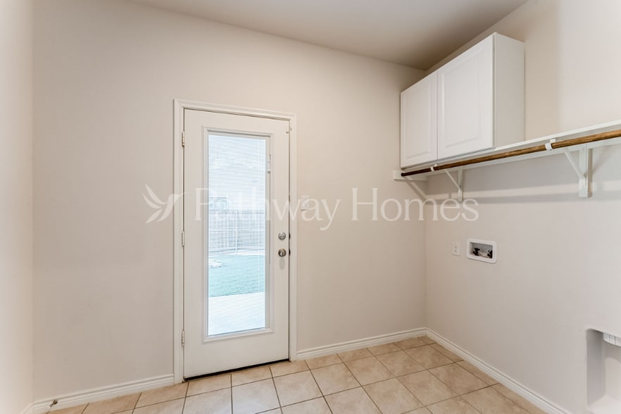 Building Photo - 2300 Pyrite Dr