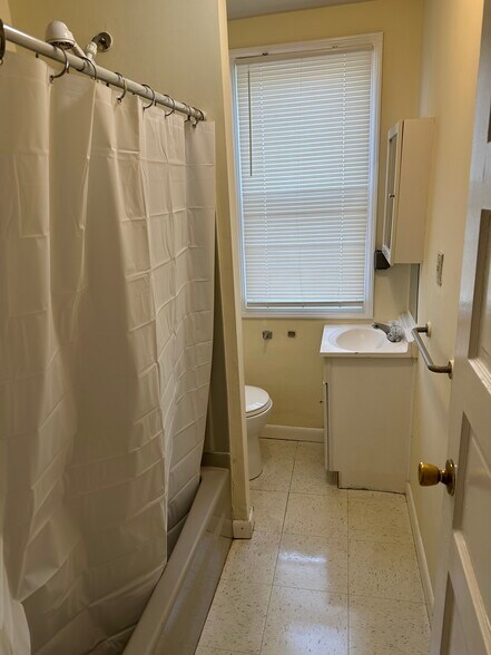 Building Photo - 810 Brock Ave