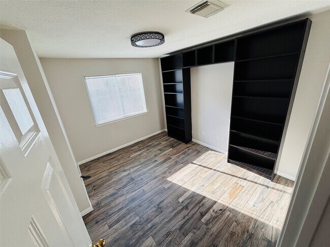 Building Photo - 17227 Lilac Vale Ct