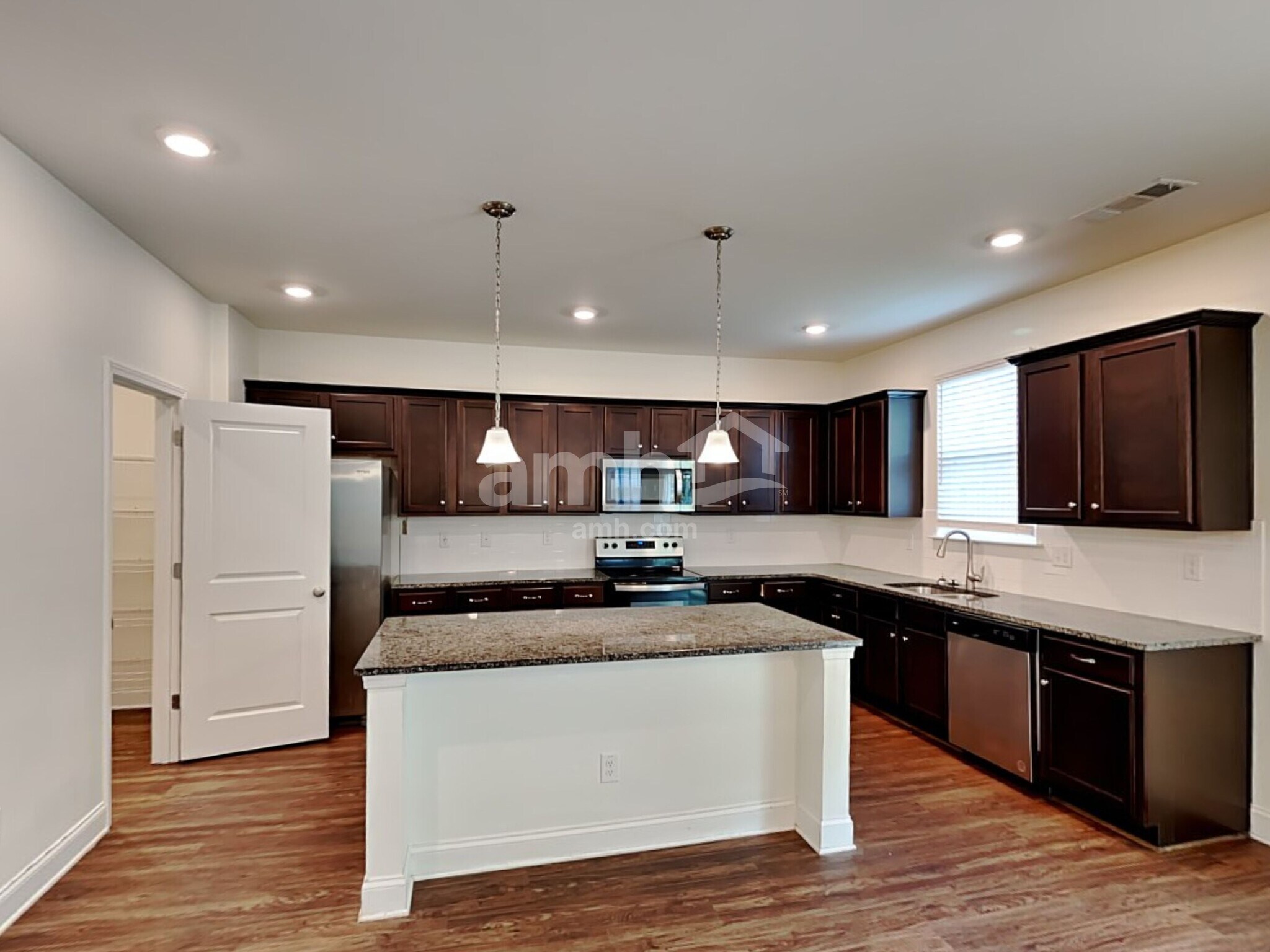 Building Photo - 2050 Brook Enclave Trail