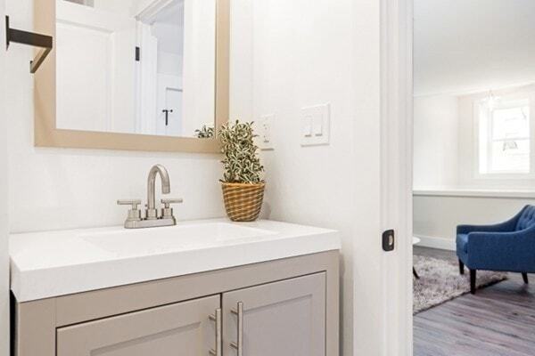 Building Photo - 10 Brook St