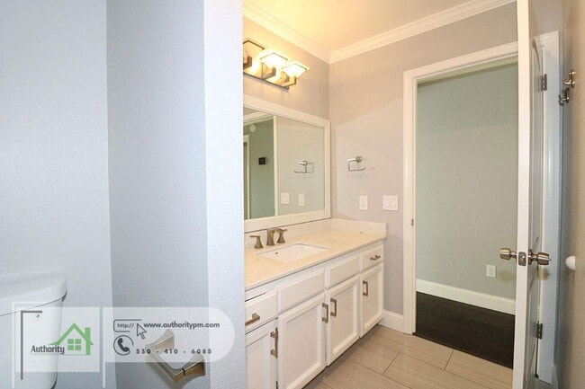 Building Photo - 251 Kamp Way