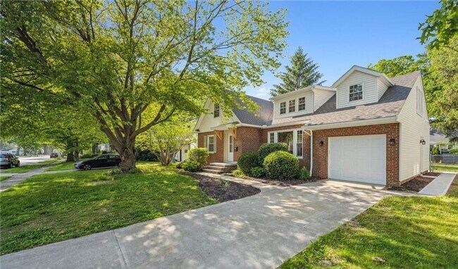 Building Photo - Four bedrooms/2.5 Baths Newly Remodeled Bay Village Home!
