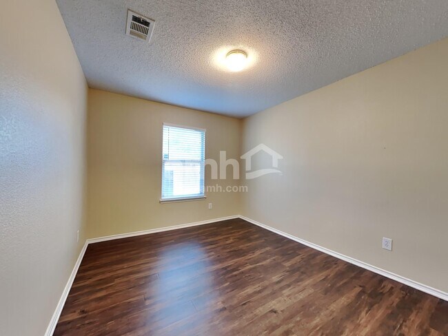 Building Photo - 115 Clover Leaf Ln