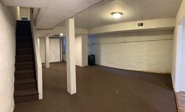 Building Photo - 221 S 44th St